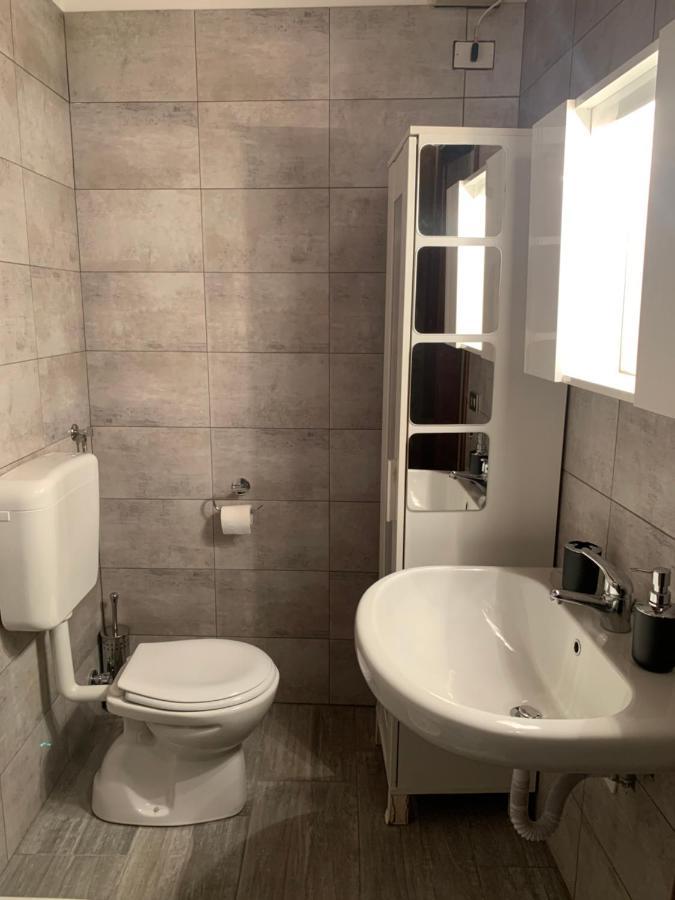 Studio Apartment Una Finestra Su Комо Экстерьер фото